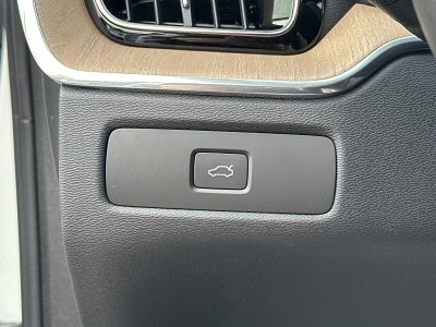 2026 Volvo XC60 Plus