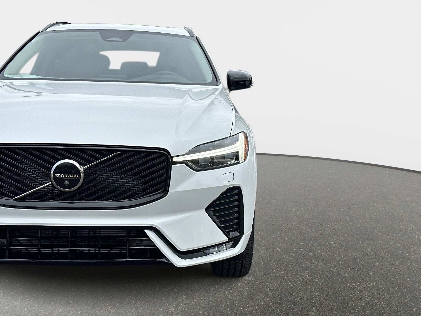 2026 Volvo XC60 Plus