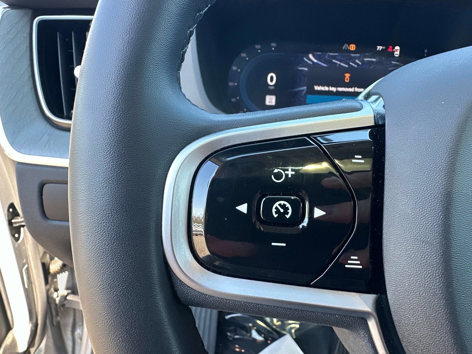 2025 Volvo XC60 Plus