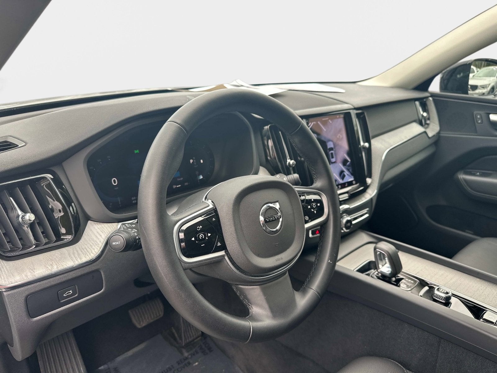 2025 Volvo XC60 Plus