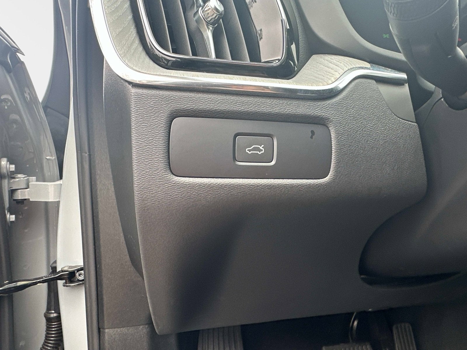 2025 Volvo XC60 Plus