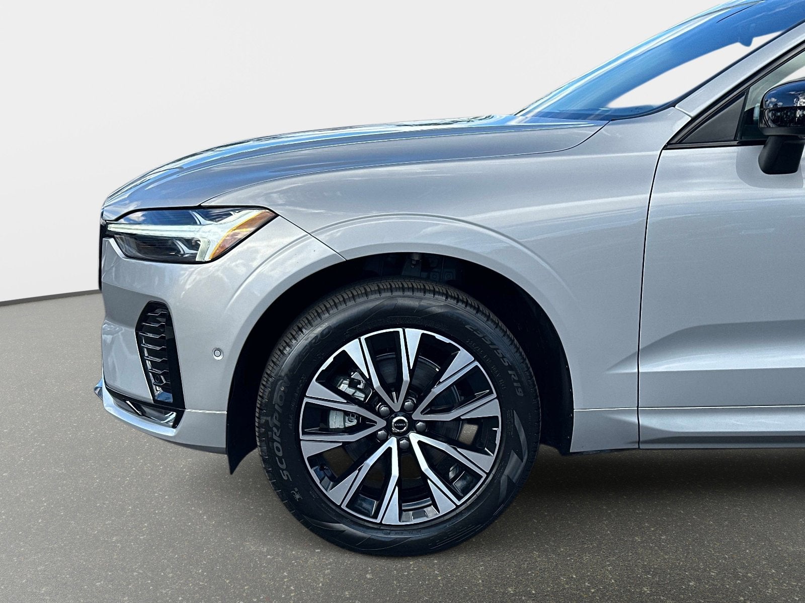 2025 Volvo XC60 Plus