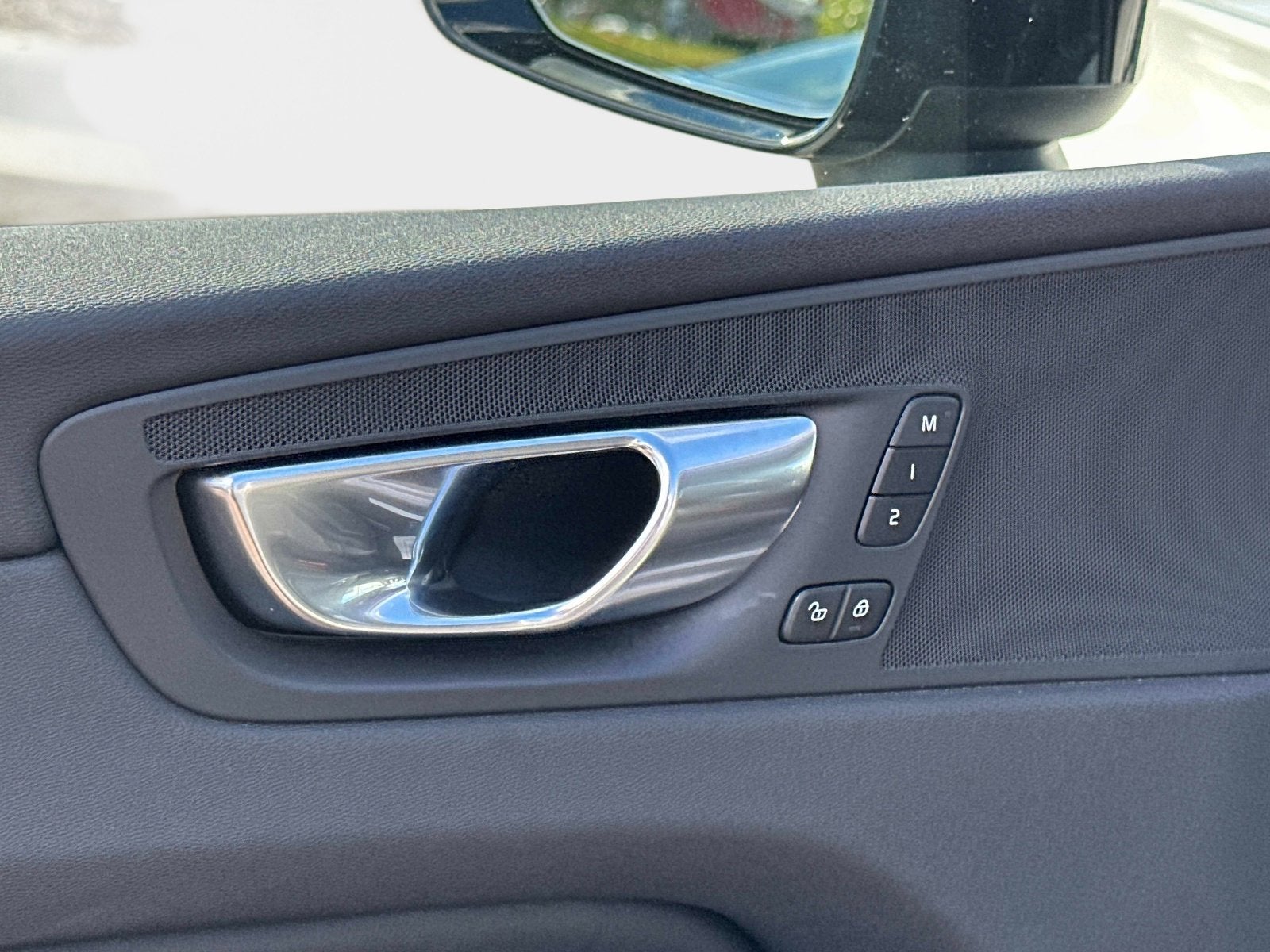 2025 Volvo XC60 Plus