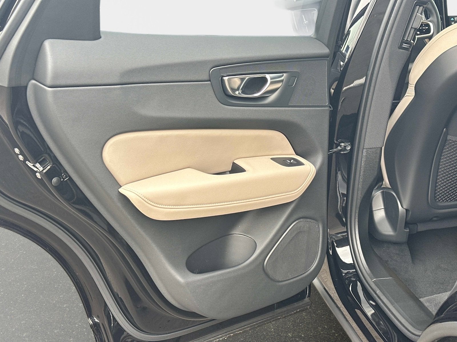 2026 Volvo XC60 Plus