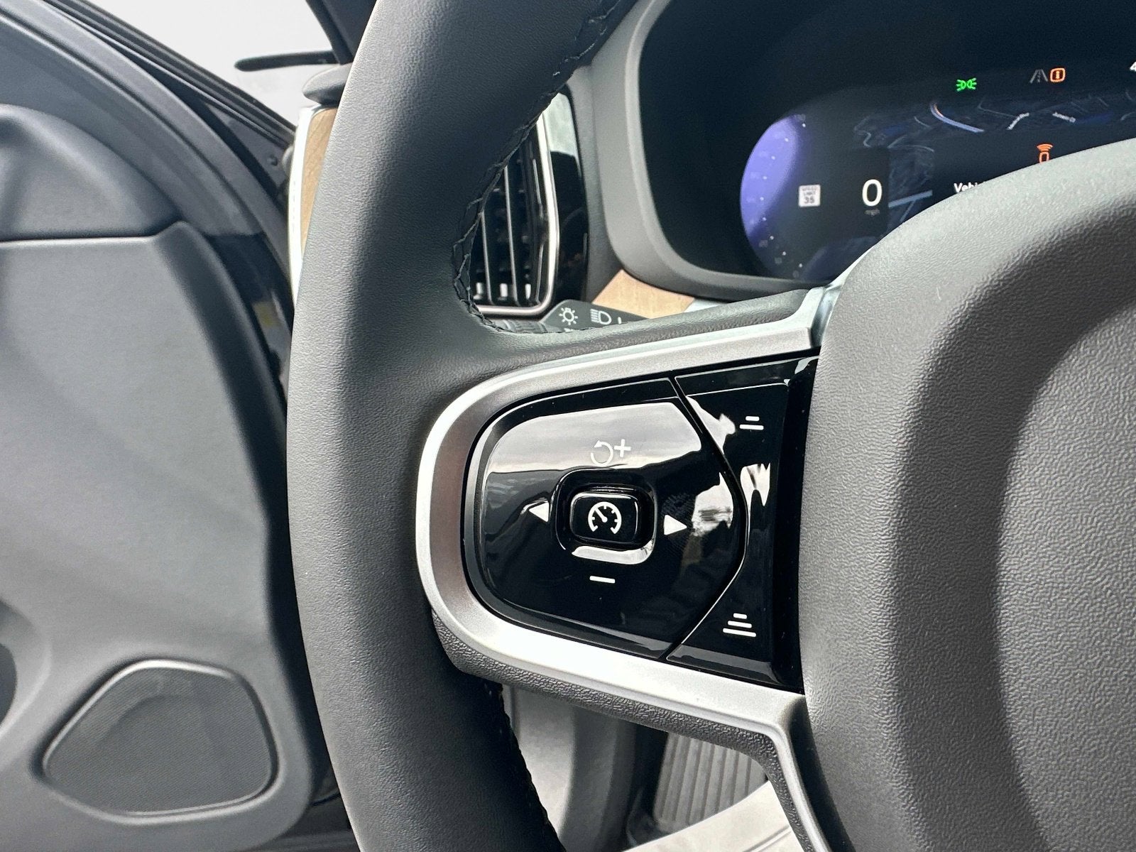 2026 Volvo XC60 Plus