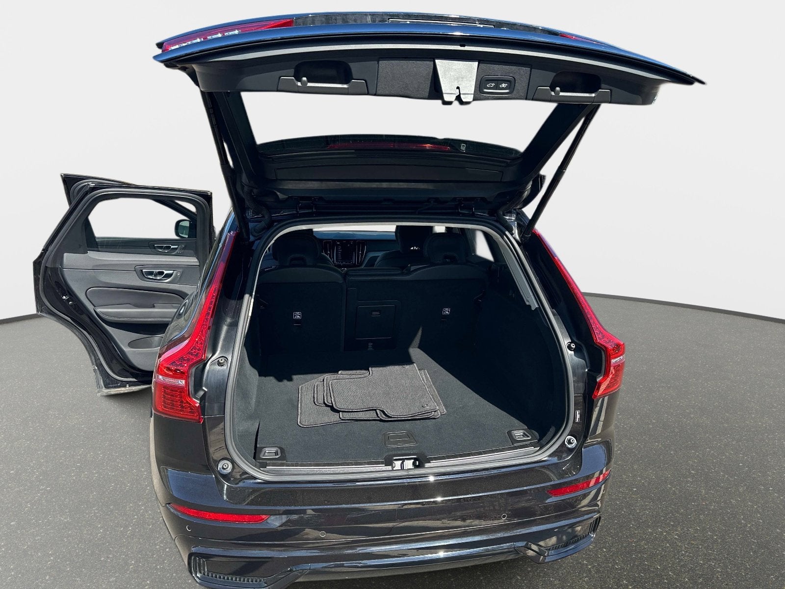 2025 Volvo XC60 Plus