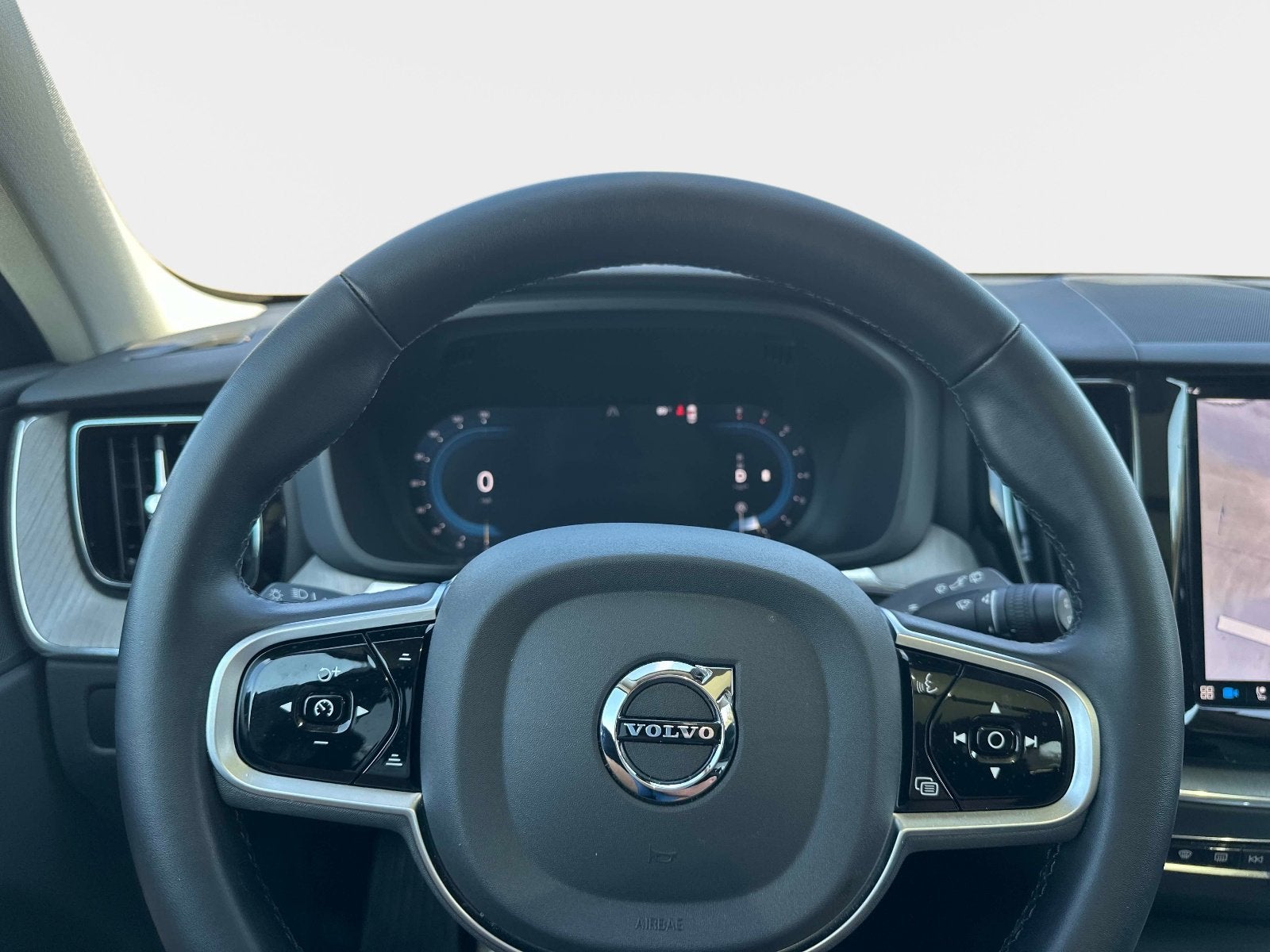 2025 Volvo XC60 Plus