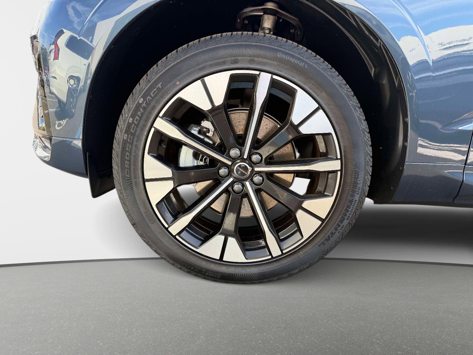 2026 Volvo XC60 Plus