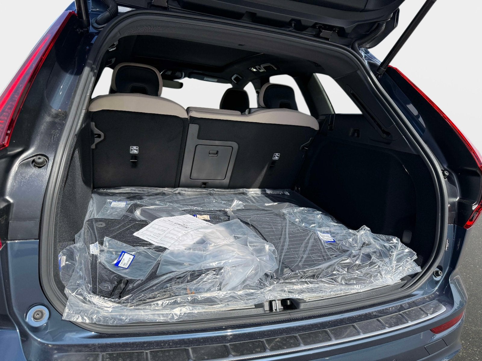 2026 Volvo XC60 Plus