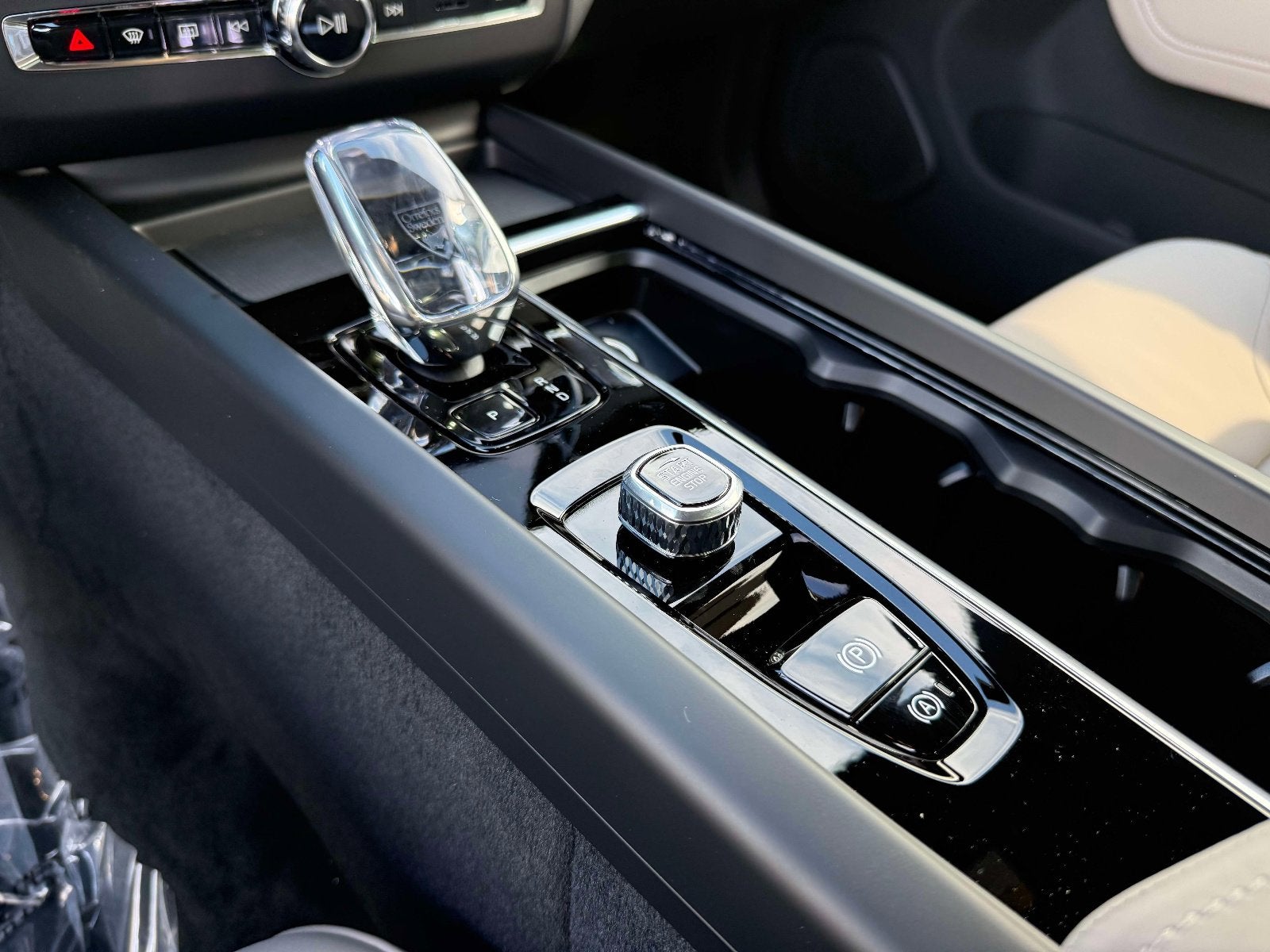 2026 Volvo XC60 Plus