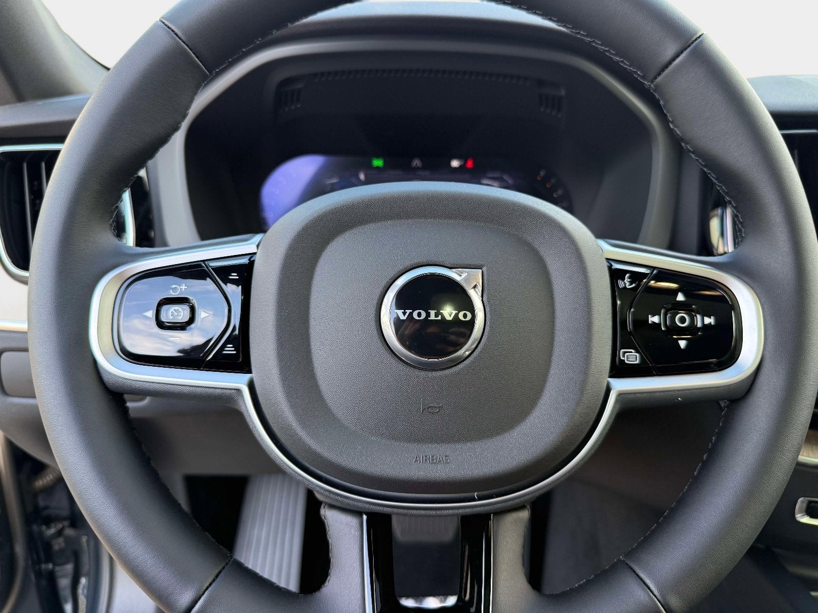 2026 Volvo XC60 Plus