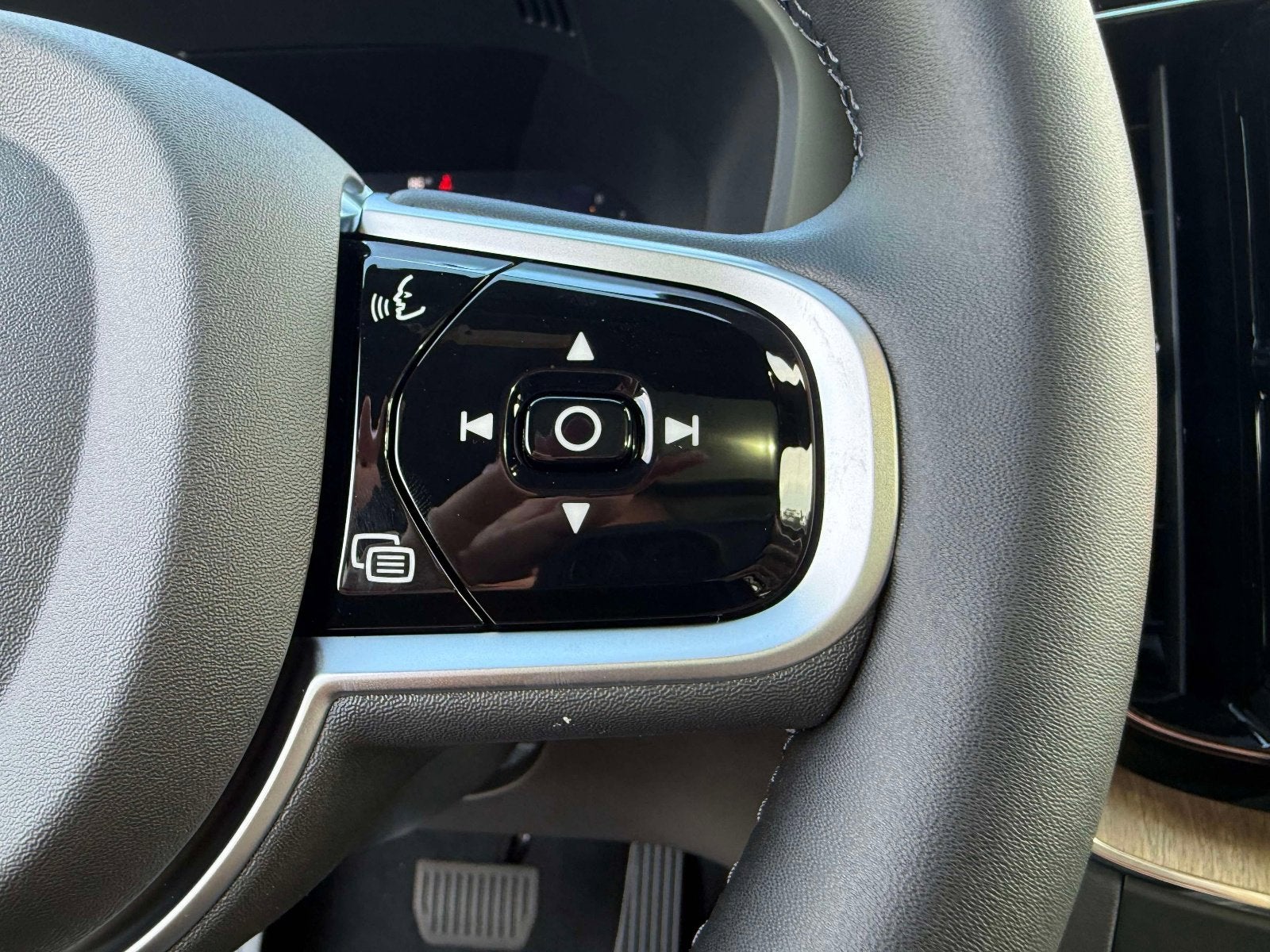 2026 Volvo XC60 Plus