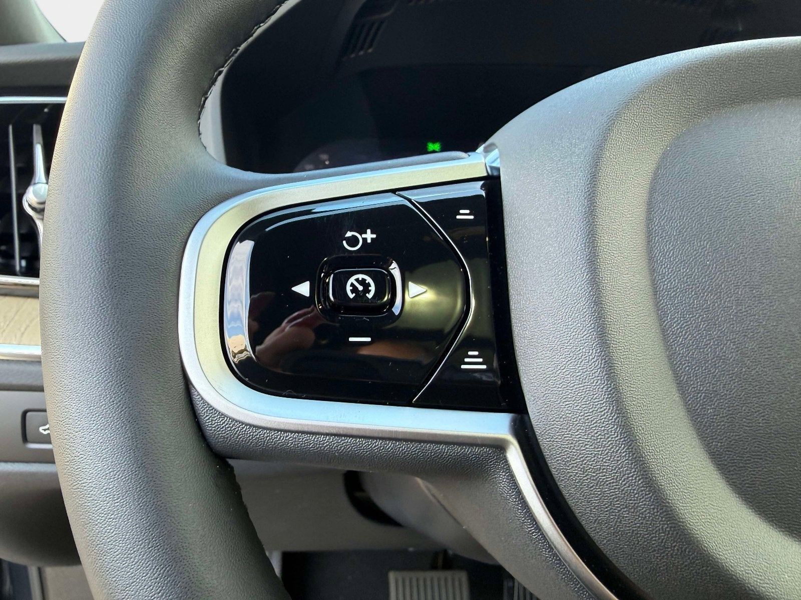 2026 Volvo XC60 Plus