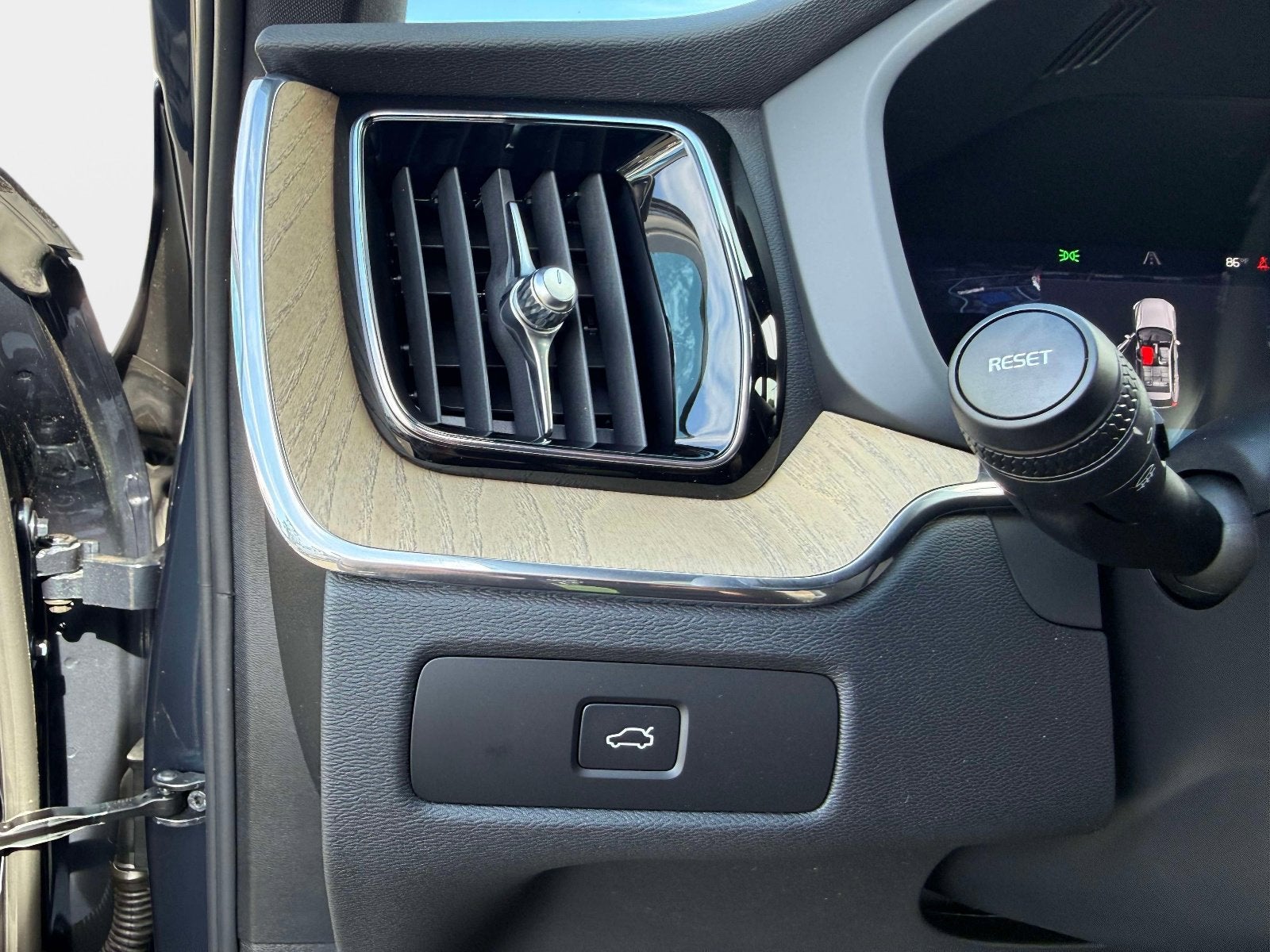 2026 Volvo XC60 Plus