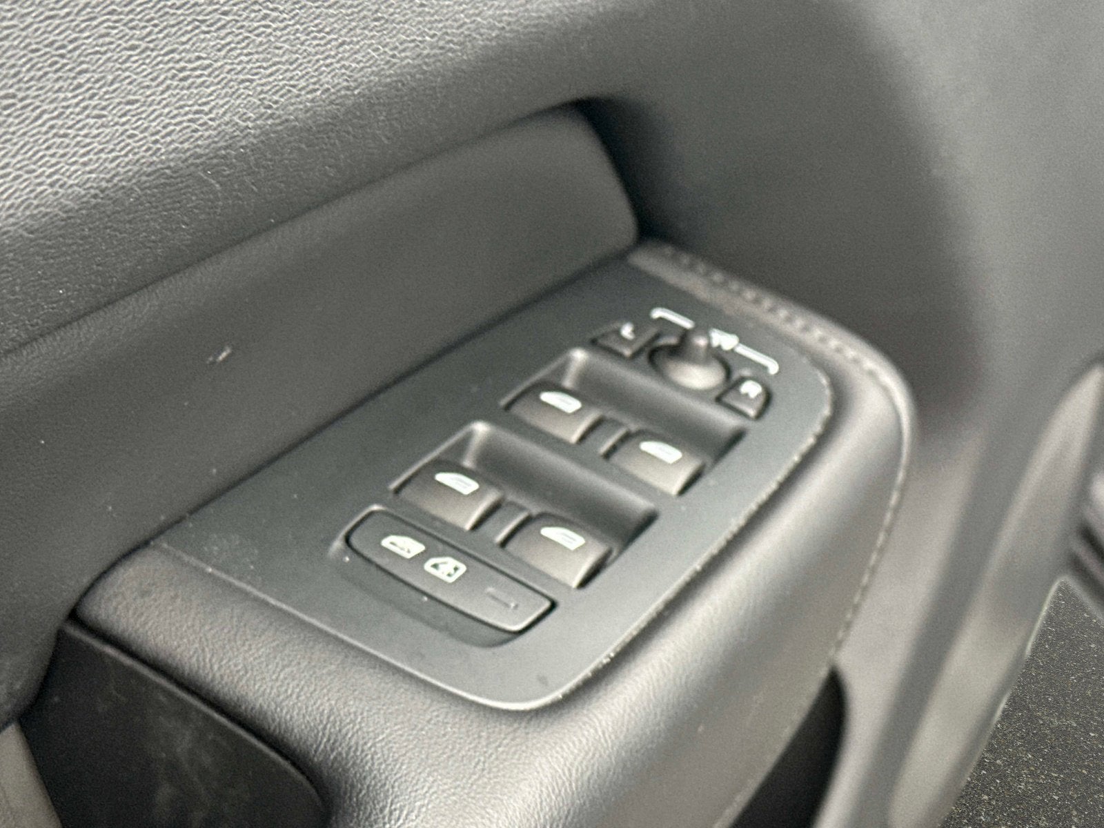 2025 Volvo XC60 Plus