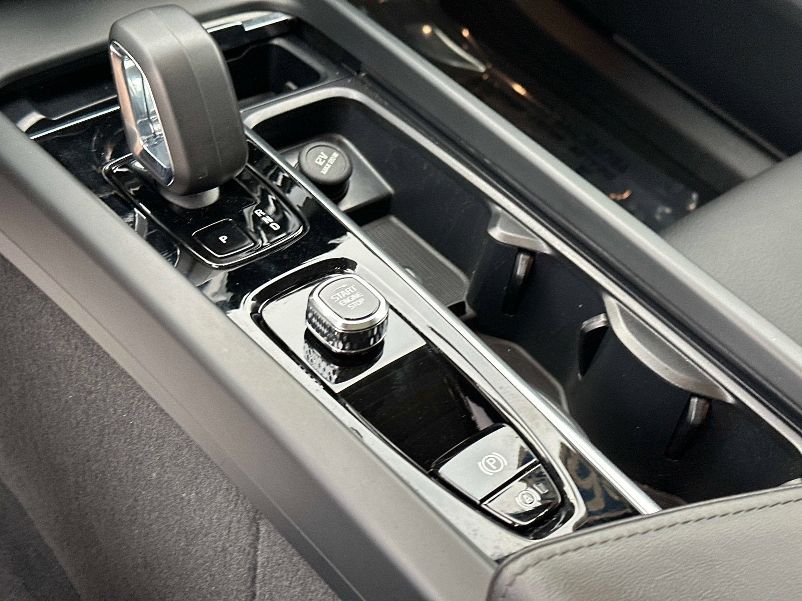 2025 Volvo XC60 Plus