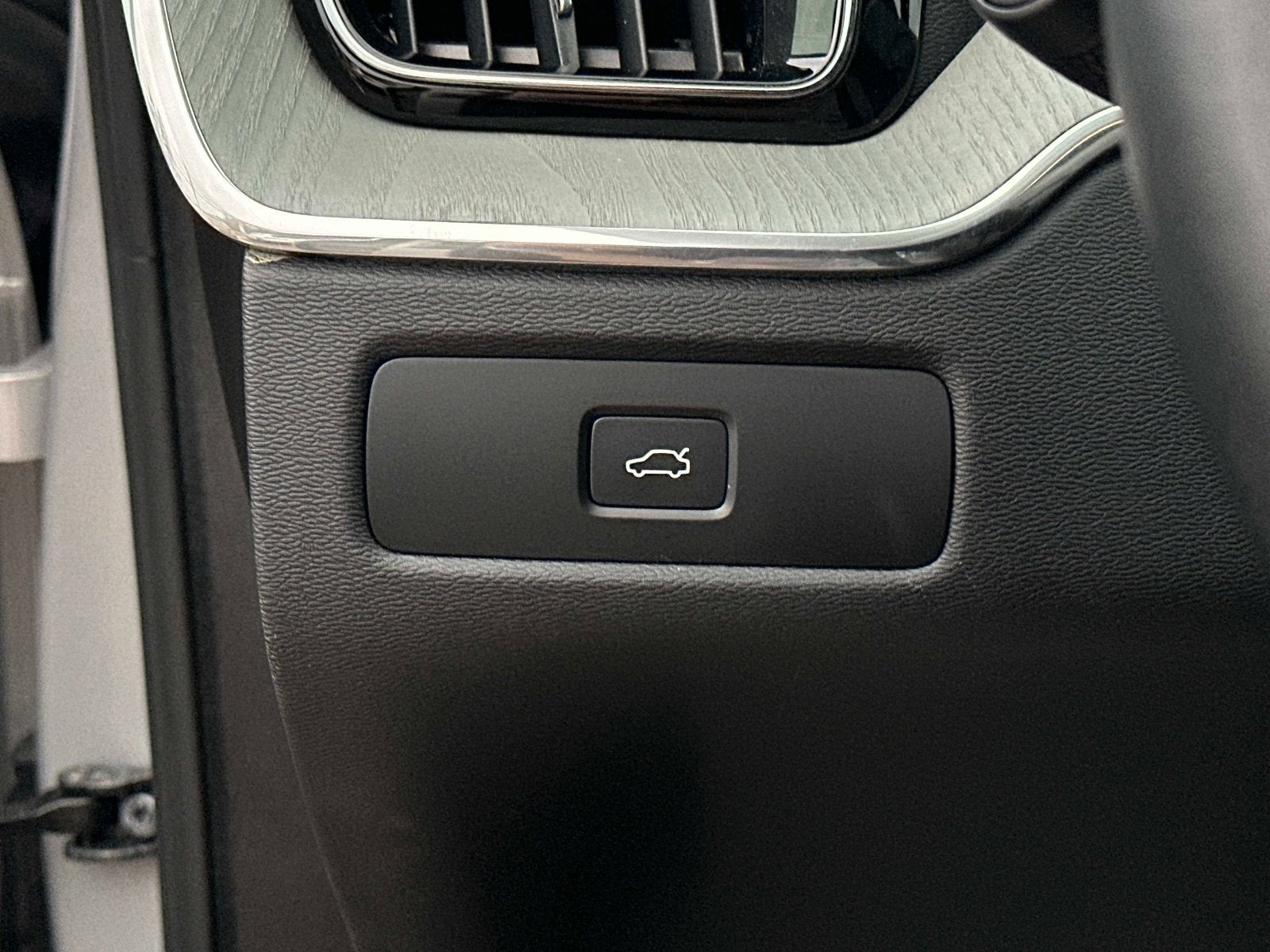 2025 Volvo XC60 Plus