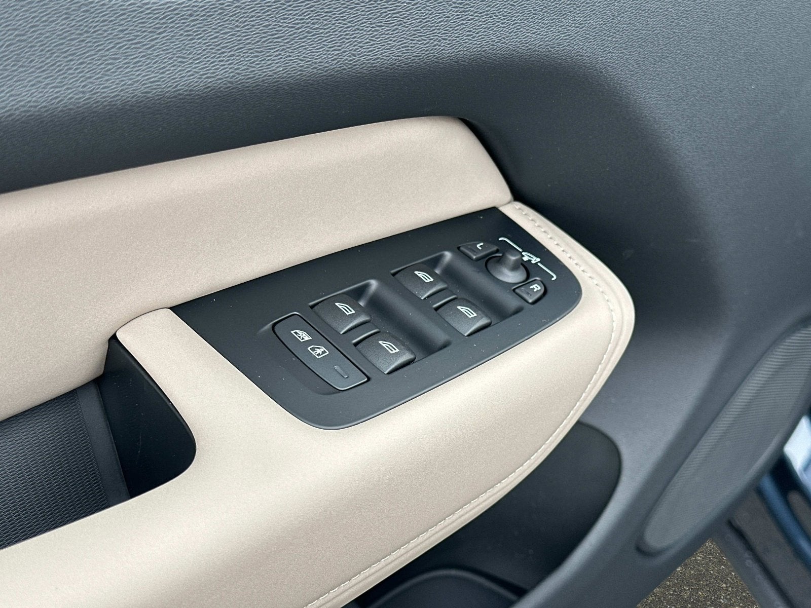 2026 Volvo XC60 Core