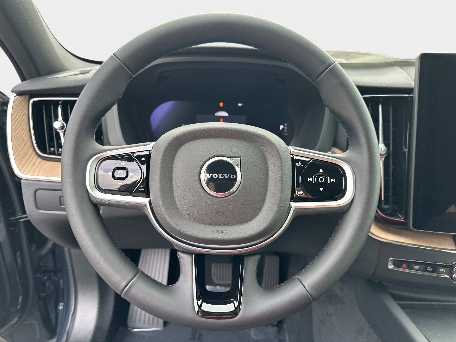 2026 Volvo XC60 Core