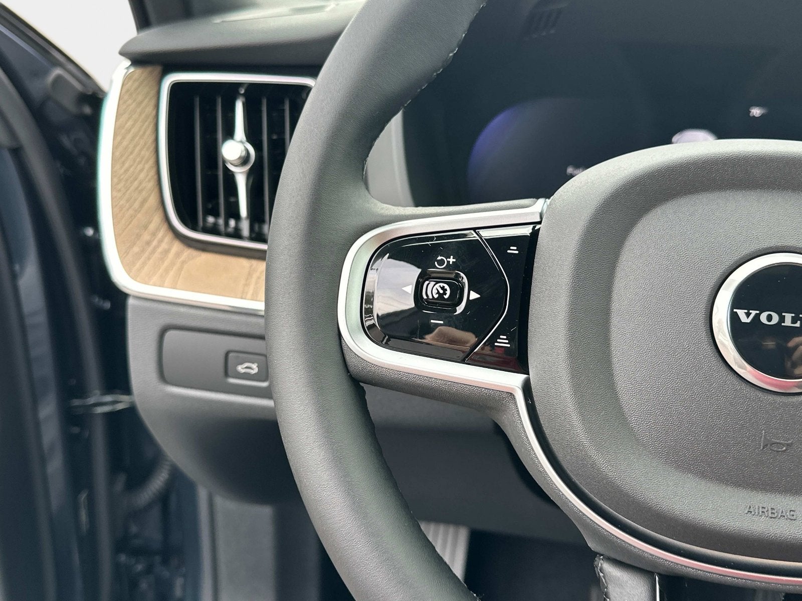 2026 Volvo XC60 Core