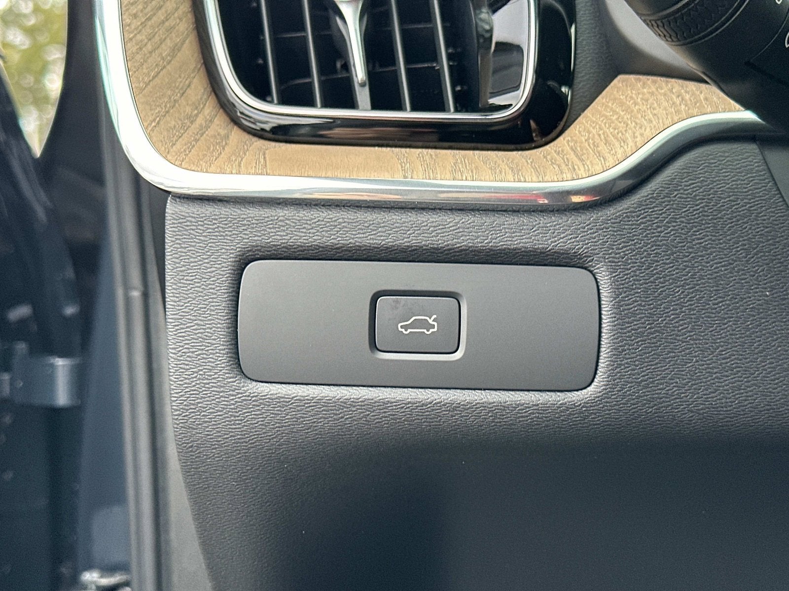 2026 Volvo XC60 Core