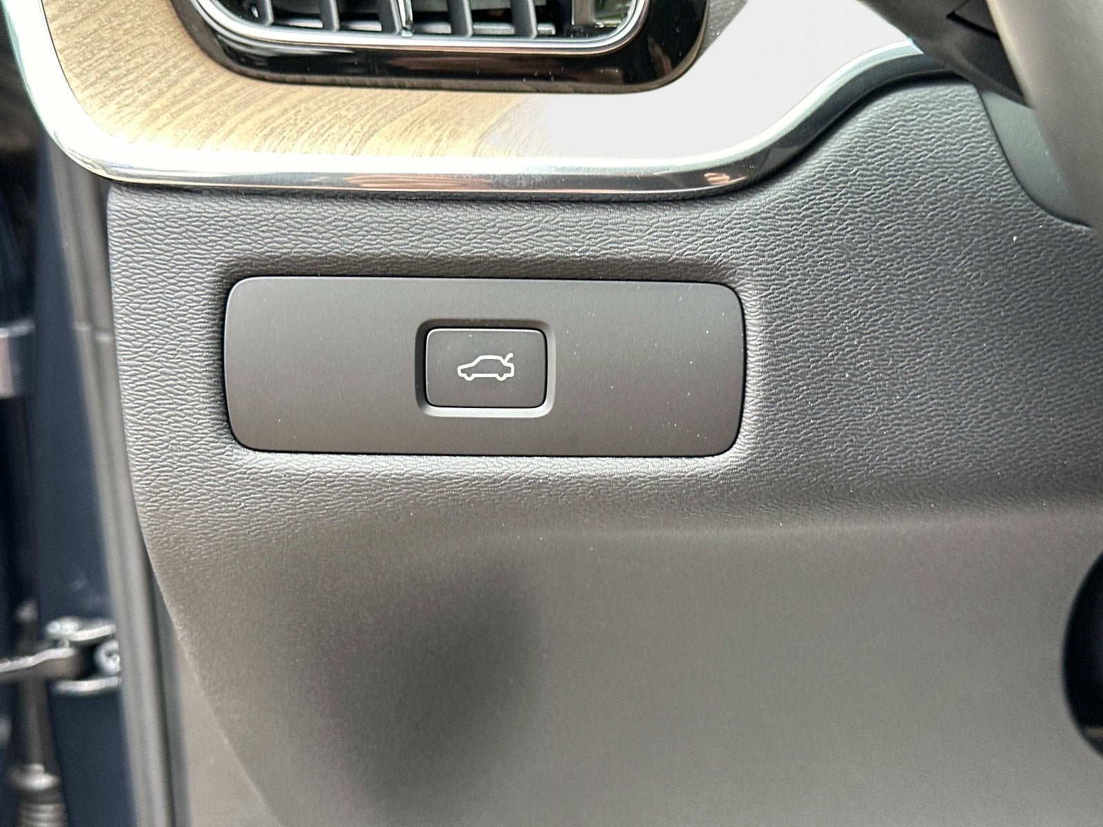 2026 Volvo XC60 Core