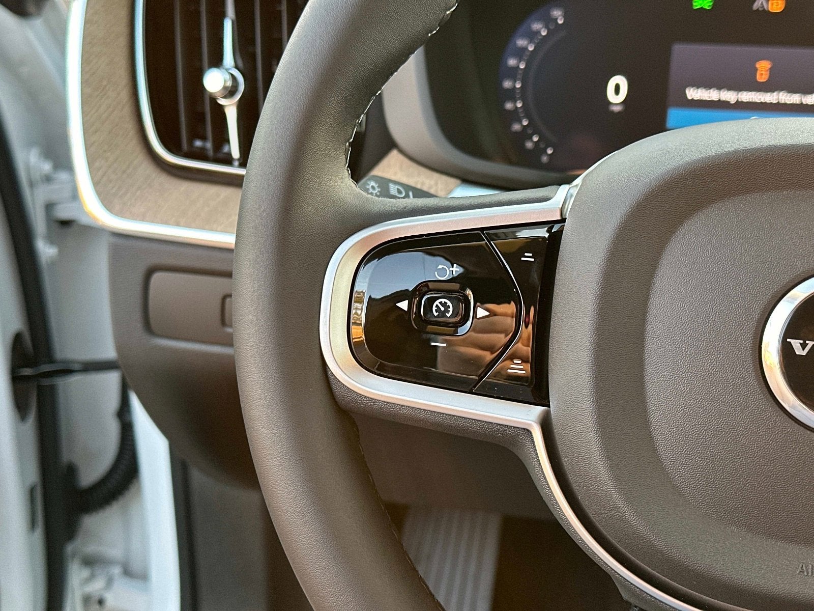 2026 Volvo XC60 Core