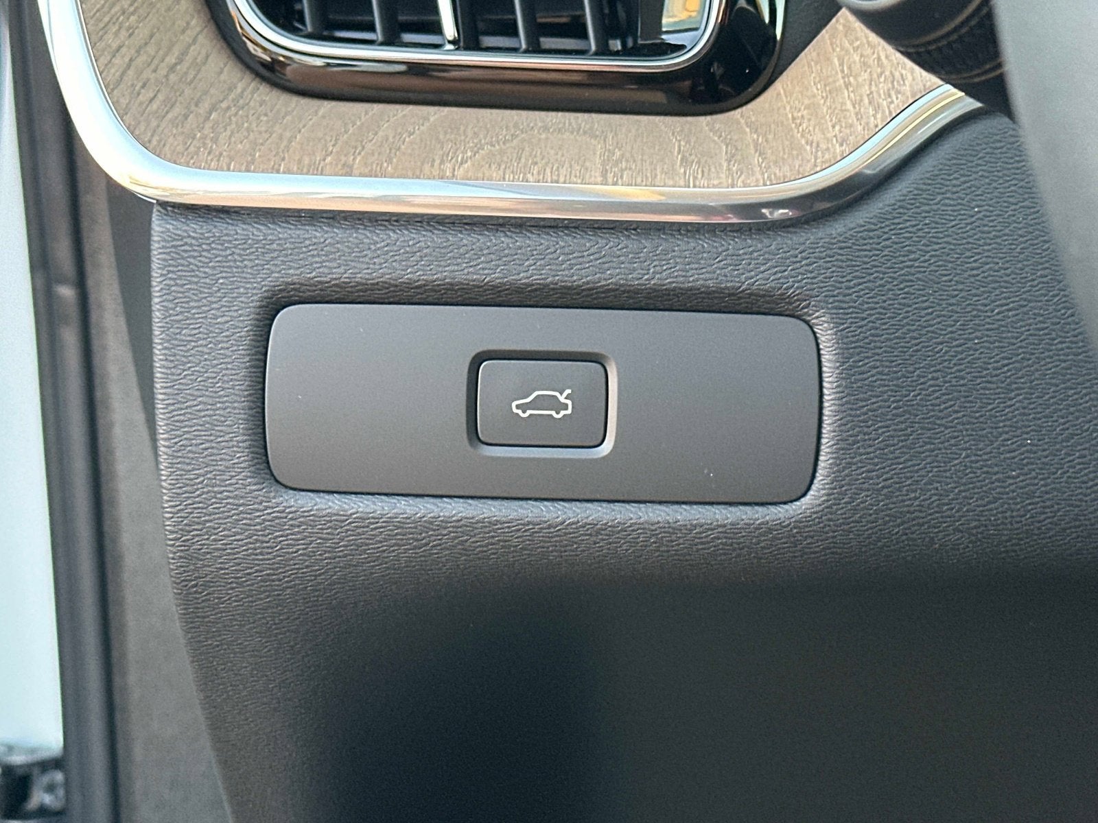 2026 Volvo XC60 Core