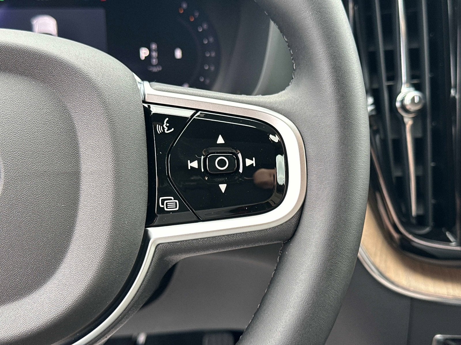 2026 Volvo XC60 Core