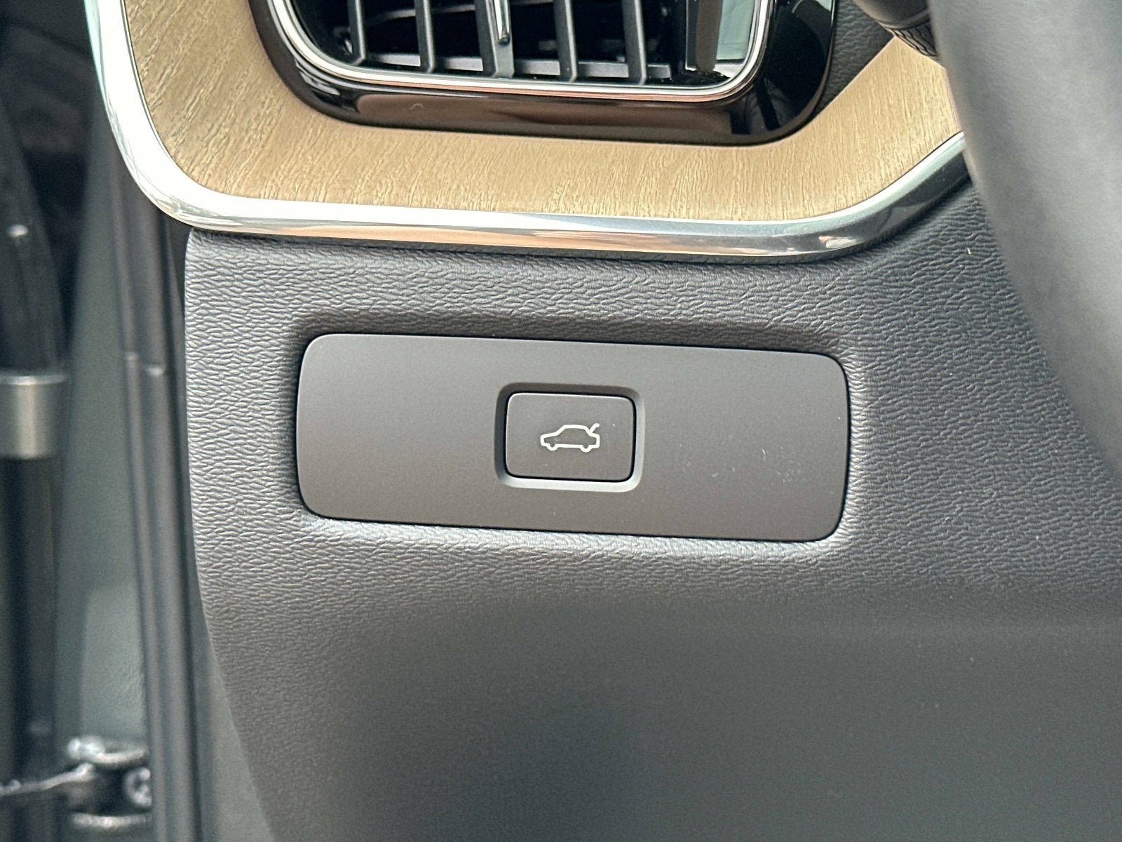 2026 Volvo XC60 Core